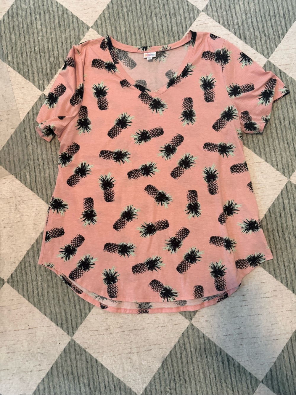 LuLaRoe Women’s 2XL Pink Pineapple Print V-Neck Short Sleeve Top